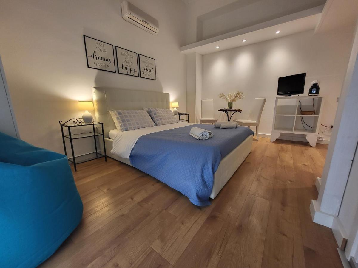 Bed and breakfast Living Cagliari Marina Extérieur photo