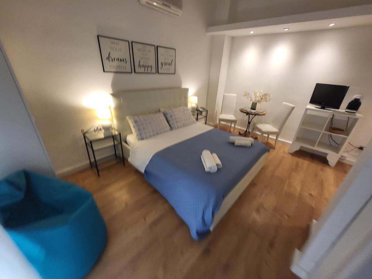 Bed and breakfast Living Cagliari Marina Extérieur photo