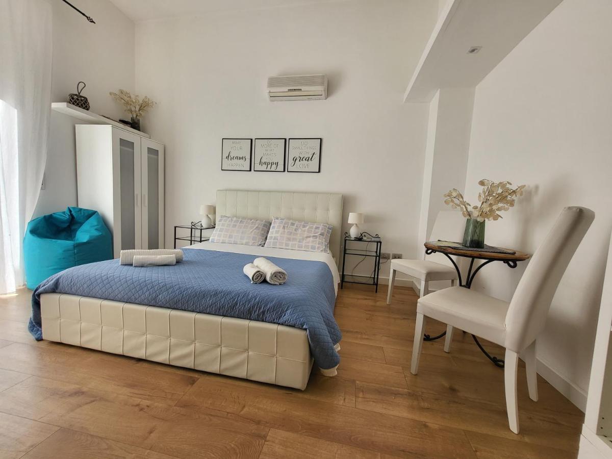 Bed and breakfast Living Cagliari Marina Extérieur photo