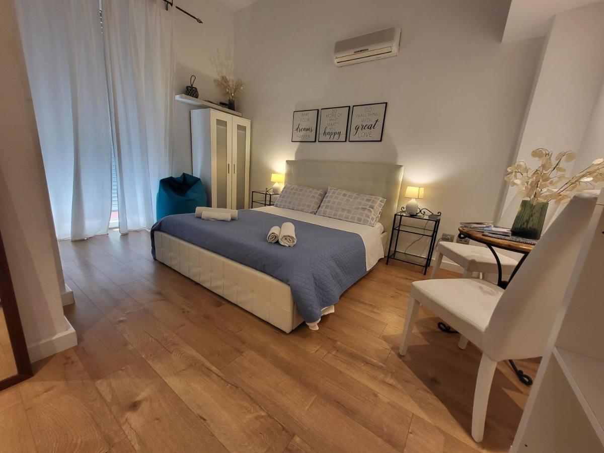 Bed and breakfast Living Cagliari Marina Extérieur photo