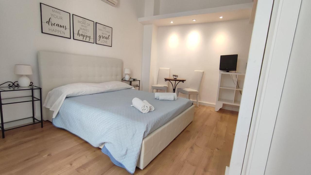 Bed and breakfast Living Cagliari Marina Extérieur photo